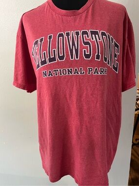 Yellowstone National Park T Shirt Red Graphic Tee Men’s Large Vintage Style